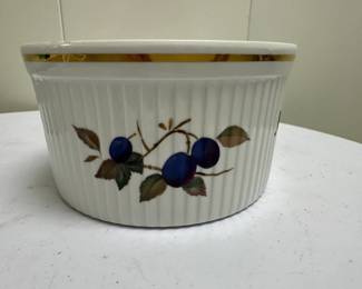 Evesham Soufflé Bowl | Evesham soufflé bowl with fruit motif. - h. 4 x dia. 7 in
