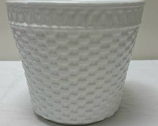 (1pc) Lord & Taylor Cachepot | h. 7.5 x dia. 8.25 in