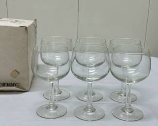 (6pc) Luminarc Red Wine Glasses | Luminarc red wine glasses in original box. -  h. 6.5 in

