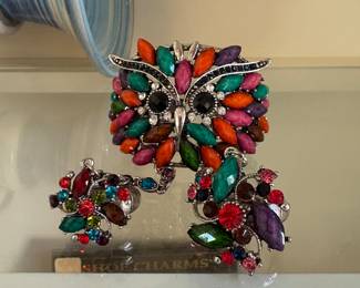 Multicolored owl bracelet with two attached rings