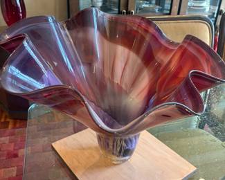 Art glass ruffled edge bowl
