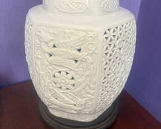 Seyei fine porcelain reticulated pierced Blanc de Chine lamp 