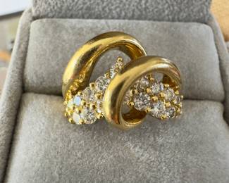 18K Yellow Gold & Diamonds Designer Ring
“ Jose Hess” Heavy Ring 15.30 grams.
Price $3500