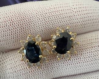 14K Gold & Natural Blue Sapphire Earrings
5.40 grams
Price $400
