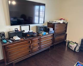 Dressers 
60” Samsung smart tv