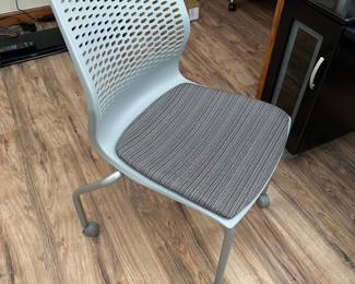 All steel Lyric desk chair