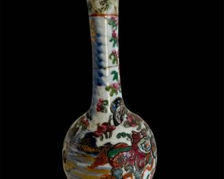 Famille Rose (Quinlong Qing Dynasty?)
porcelain vessel