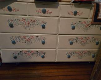 $5 Dresser