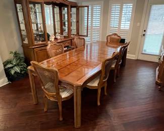 I just can’t get over this table!!!!