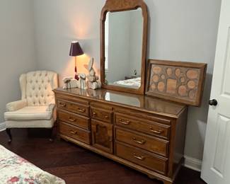 More Thomasville furniture… Excellent condition… This stuff is built to last forever