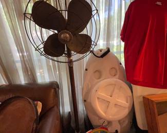 Fantastic tall Westinghouse oscillating floor fan with base. Motor & fan does work, but oscillation mechanism is not functional because a single screw is missing. Super easy fix and she does blow.