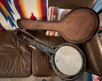 Cool Ranko steel ring banjo, but the neck is broken so it will definitely need some repair or it would be a great cheap wall hanger.