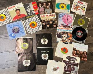 Lots of cool 45s… Beatles, Beach boys, Creedence Clearwater Revival, Elvis, the loving spoonfuls, & Archie’s