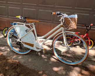Killer bicycle… like brand new & just in-time for spring & summer.