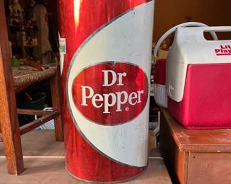 One of the coolest things we found in the house… Well in the garage actually lying in a corner under a pile of dust holding a bunch of tools… I legit Dr. pepper trashcan? From the 70s? Such great colors! Making me thirsty