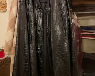 Snake????Eel skin cape