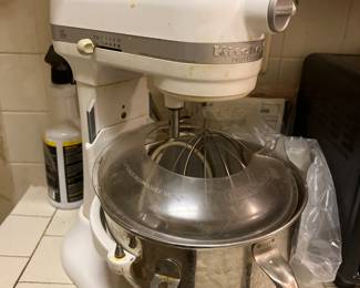 Professional  kitchenAid professional white mixer with attachments