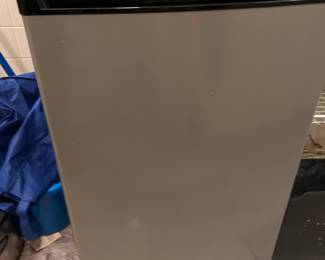 Fridgidare mini fridge