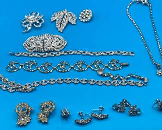 Lots of Jewelry
