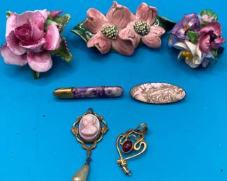 Lots of Jewelry