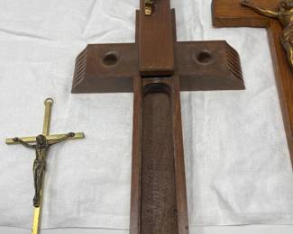 53 4CrucifixesOneWithRosaryStorage