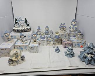 71 20SnowBuddiesFigurines