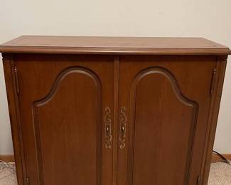 111 SmallDoubleDoorCabinet