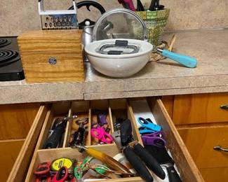 52 GlobeWernickeWoodRecipeBoxStarterKitchenUtensilSet