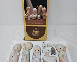 67 1980PreciousMoments9PieceNativityScene