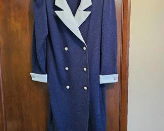 129 WomensSize6NavyWhiteSweaterDress