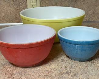 10 VintagePyrex3PieceBowlSet