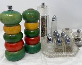 36 OldeThompsonWoodSaltandPepperShakers12More