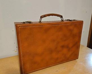 131 VintageBrownLeatherBriefcaseWithKeys