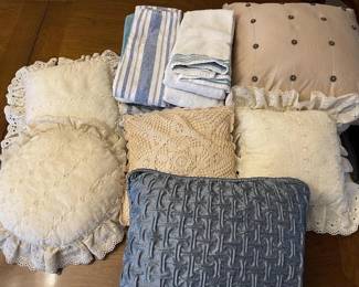 132 PillowsandKitchenTowels