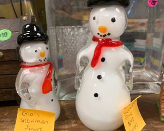 Adorable art glass snowmen