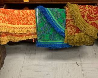 Vintage bedspreads, table cloth, & oak 4-drawer dresser