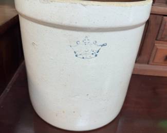 Robinson Ransbottom Crock w/ Crown Mark
