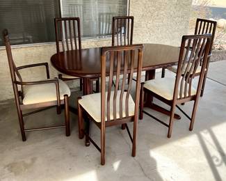 Boltinge Dining Room set, 6 chairs and 2 extensions