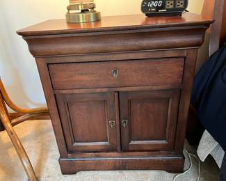 (2) National Mt. Airy nightstands