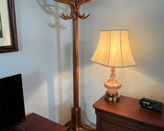 Wood coat rack and table lamps.....