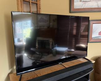 Westinghouse 43" smart Roku LED TV