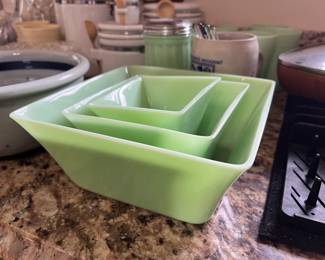 Jadeite bowl set