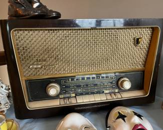 Grundig Majestic tube radio.....