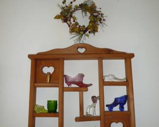 wall shelf / glass shoes