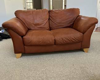R25 - $125. Nevada Loveseat by American Style. Leather. Still very comfy! Shows wear but has lots of life left. No holes in leather. Measures 69" long x 38" deep x 34" floor to top of cushions. Floor to seat is 17". 