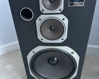 R58 - $125. Vintage 80s Jensen 3100 Speakers. Measures 13" wide x 10.5" deep x 26" tall. 