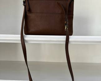 R32 - $30 - Leather Fossil Purse. 