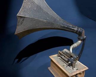 VINTAGE CYLINDER GRAMOPHONE WITH CYLINDERS