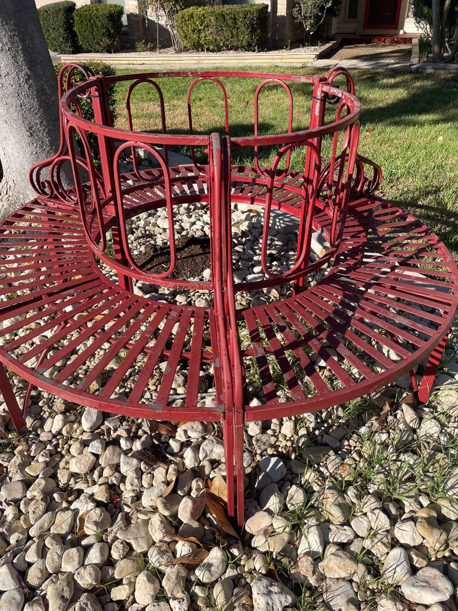 vintage metal  3 piece bench set that forms a circle  its 3 separate benches   