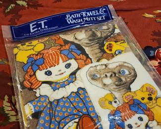 ET Bath Towel & Wash Mitt Set